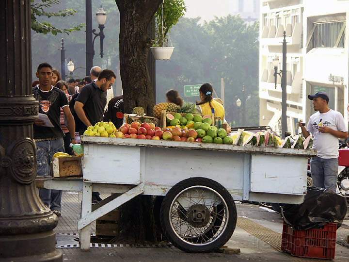 sa_br_sao_paulo_002.JPG - berall werden frische Frchte angeboten