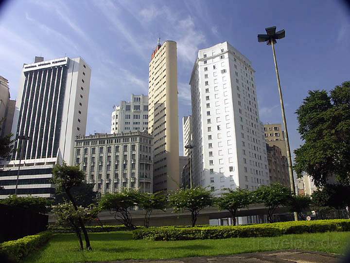 sa_br_sao_paulo_003.JPG - Die Hochhuser in Sao Paulo haben zum Teil eine schmale Silhouette