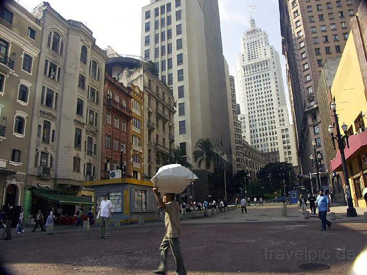 sa_br_sao_paulo_008.JPG - Das Edifcio do Banespa erinnert fast ein wenig an New York