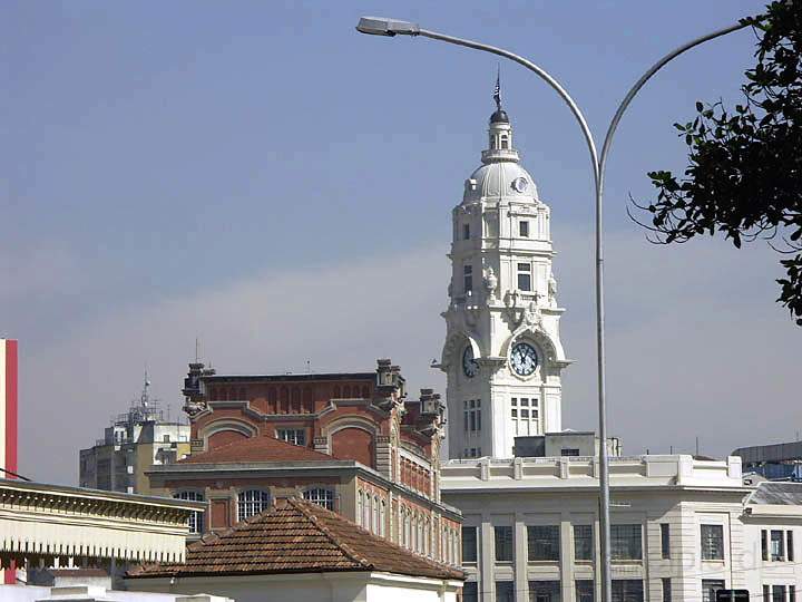 sa_br_sao_paulo_013.JPG - Blick von der Metrostation Estacao da Luz auf den Turm der Station Estacao Julio Prestes