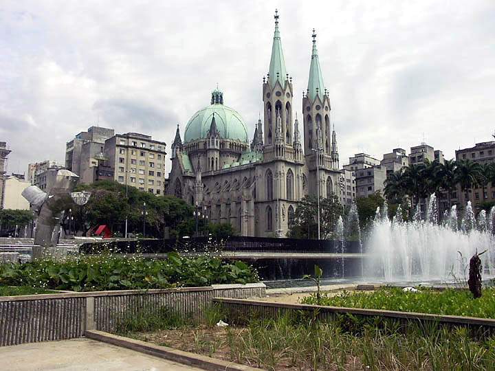 sa_br_sao_paulo_017.JPG - Blick vom Praca da Se auf die neogotische Catedral da Se