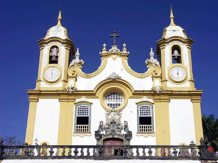 sa_br_tiradentes_004.JPG - Matriz de Santo Antonio - die Fassade eines der letzten Werke von Aleijadinhos