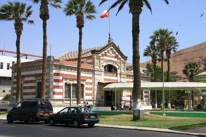 sa_cl_arica_003.jpg - Das Zollgebude Aduana in Arica wurde von Gustave Eiffel entworfen