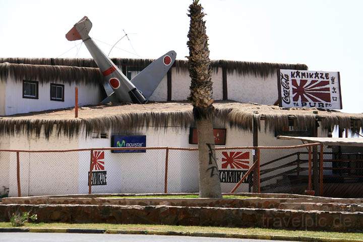 sa_cl_arica_004.jpg - Der makabere Kamikaze Pup befindet sich an der Kstenpromenade von Arica