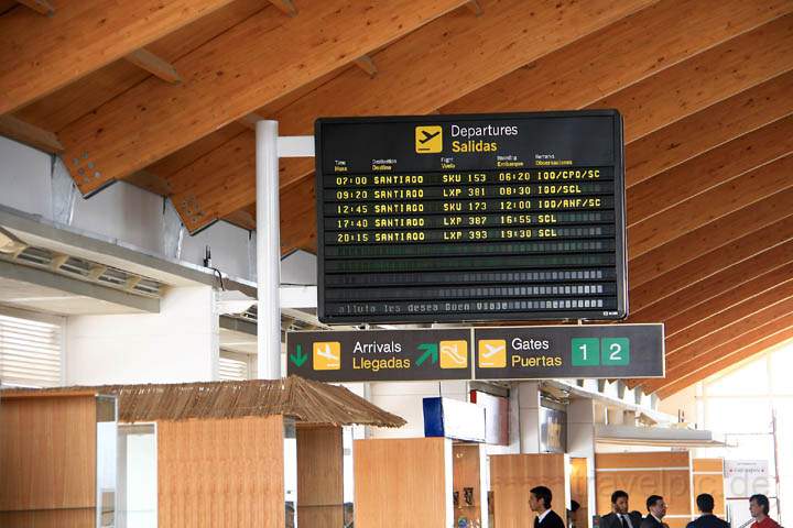 sa_cl_arica_019.jpg - Im Flughafen von Arica gibt es am Tag fnf Abflge nach Santiago de Chile