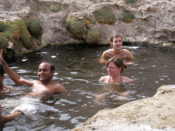 sa_cl_el_tatio_019.jpg - Auf 4.300m Hhe macht das Baden in heissem Wasser Spa