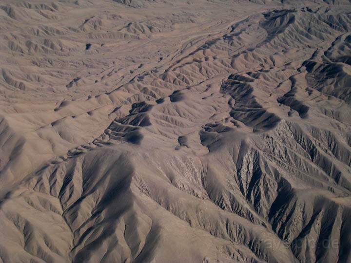 sa_cl_san_pedro_001.jpg - Die markante Atacama-Wste beim Flug nach Calama