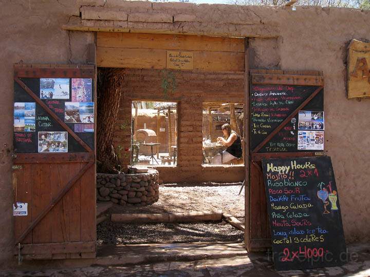 sa_cl_san_pedro_012.jpg - Ein gemtliches Open Air Caf in San Pedro de Atacama