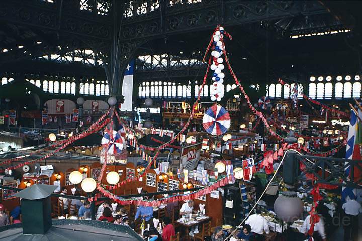 sa_cl_santiago_de_chile_006.jpg - Die alte Markthalle ist ein idealer Platz zum Essen, Santiago de Chile