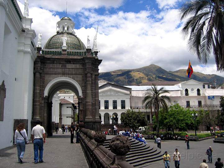 sa_ecuador_001.jpg - Der Zocalo (Hauptplatz), mit Blick auf den Prsidentenpalast in Quito, der Hauptstadt von Ecuador