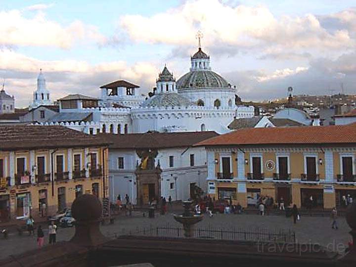 sa_ecuador_003.jpg - Eines von vielen Klstern in Ecuador's Hauptstadt Quito