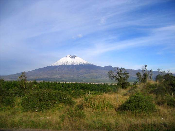 sa_ecuador_014.jpg - Blick auf den Vulkan Chimborazo (hchster in Ecuador, 6.310 m) vom Bus nach Riobamba