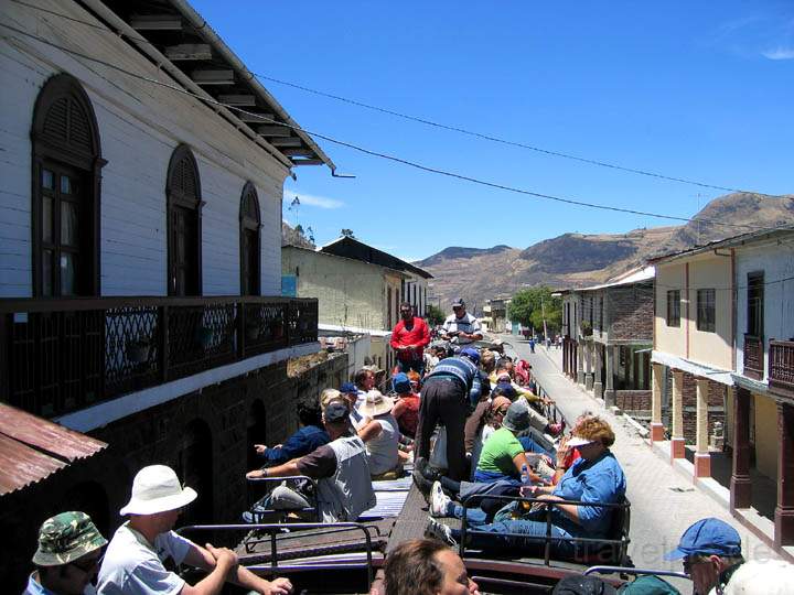 sa_ecuador_018.jpg - In Alausi - ber 2.300 m hoch gelegen, gibt es einen Zwischenstop zur Verstrkung