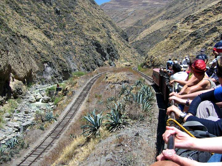 sa_ecuador_019.jpg - Spezielle Gleisfhrung bei der Fahrt zur Station Nariz del Diablo