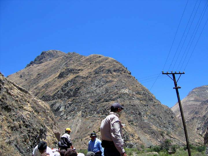 sa_ecuador_020.jpg - Nach 104 km auf dem Dach des Zuges erreicht man die berhmte "Nase des Teufels"