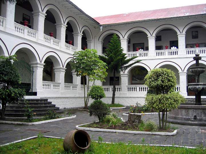 sa_ecuador_027.jpg - Das zur Basilika gehrende Kloster bietet auch ein Museum