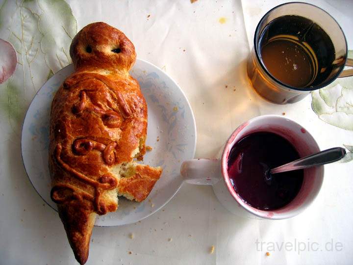 sa_ecuador_033.jpg - Am Nationalfeiertag "Dia de los Muertos" gibt es traditionell die "Colada Morada con pan"