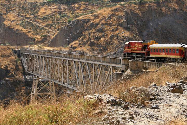 sa_pe_ferrocarril_andino_003.jpg - Zugfahrt von Lima ber 4.781m Hhe nach Huancayo in Peru