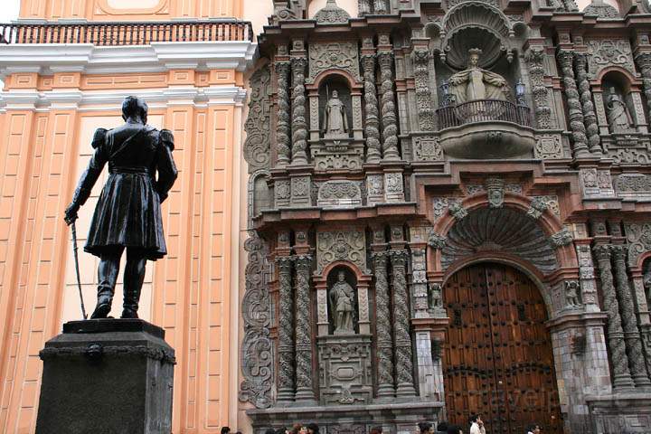 sa_pe_lima_007.jpg - Ein koloniales Gebude am Placa de Armas in Lima