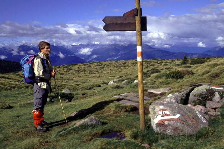 eu_at_alpen_008.JPG - Die weite Hochflche der Sarntaler Alpen auf dem Fernwanderweg E5 in den Alpen