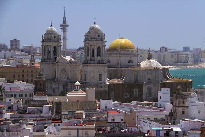 eu_es_cadiz_013.jpg - Die Kathedrale von Cdiz vom Turm Tafira aus